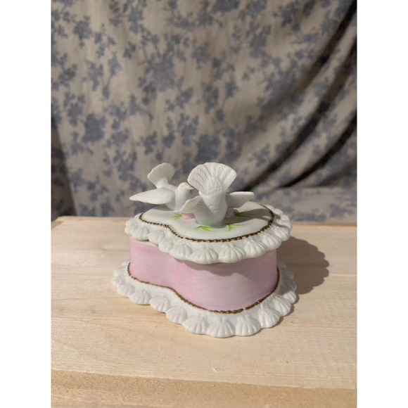 Vintage 1987 Lefton Heart Shaped Pair of Trinket Box with Doves - Picture 13 of 15